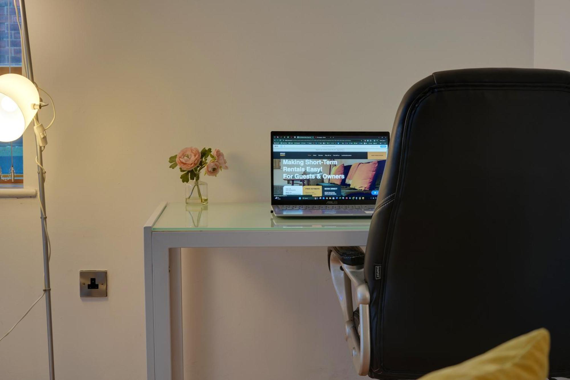 Stylish 2 Bed Apt 18 - City Centre, Free Parking, Espresso Machine & Netflix - Hosted By Stay Host Save เชฟฟิลด์ ภายนอก รูปภาพ