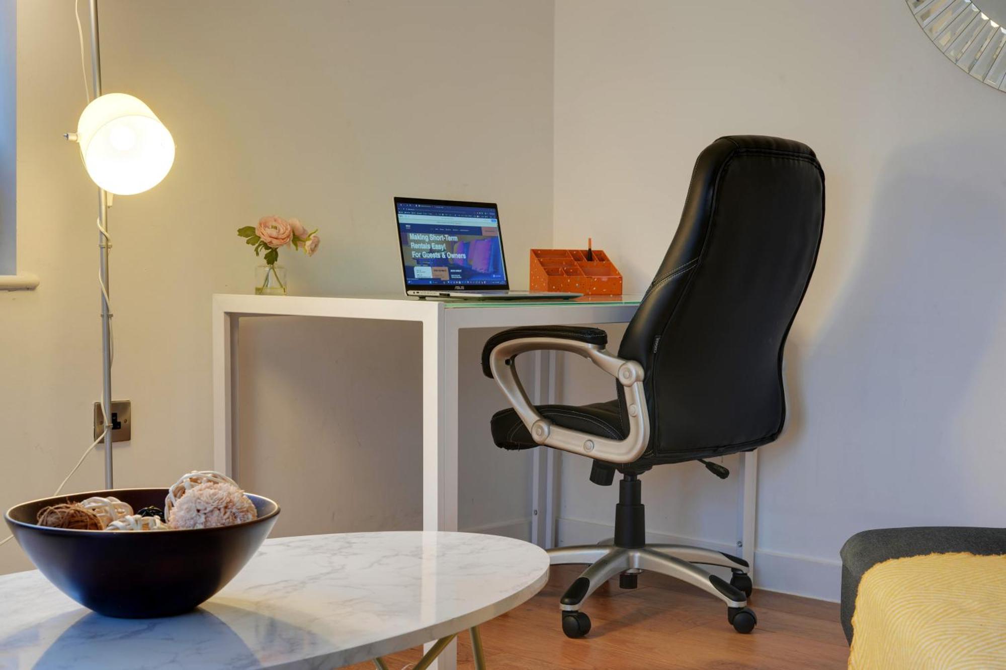 Stylish 2 Bed Apt 18 - City Centre, Free Parking, Espresso Machine & Netflix - Hosted By Stay Host Save เชฟฟิลด์ ภายนอก รูปภาพ