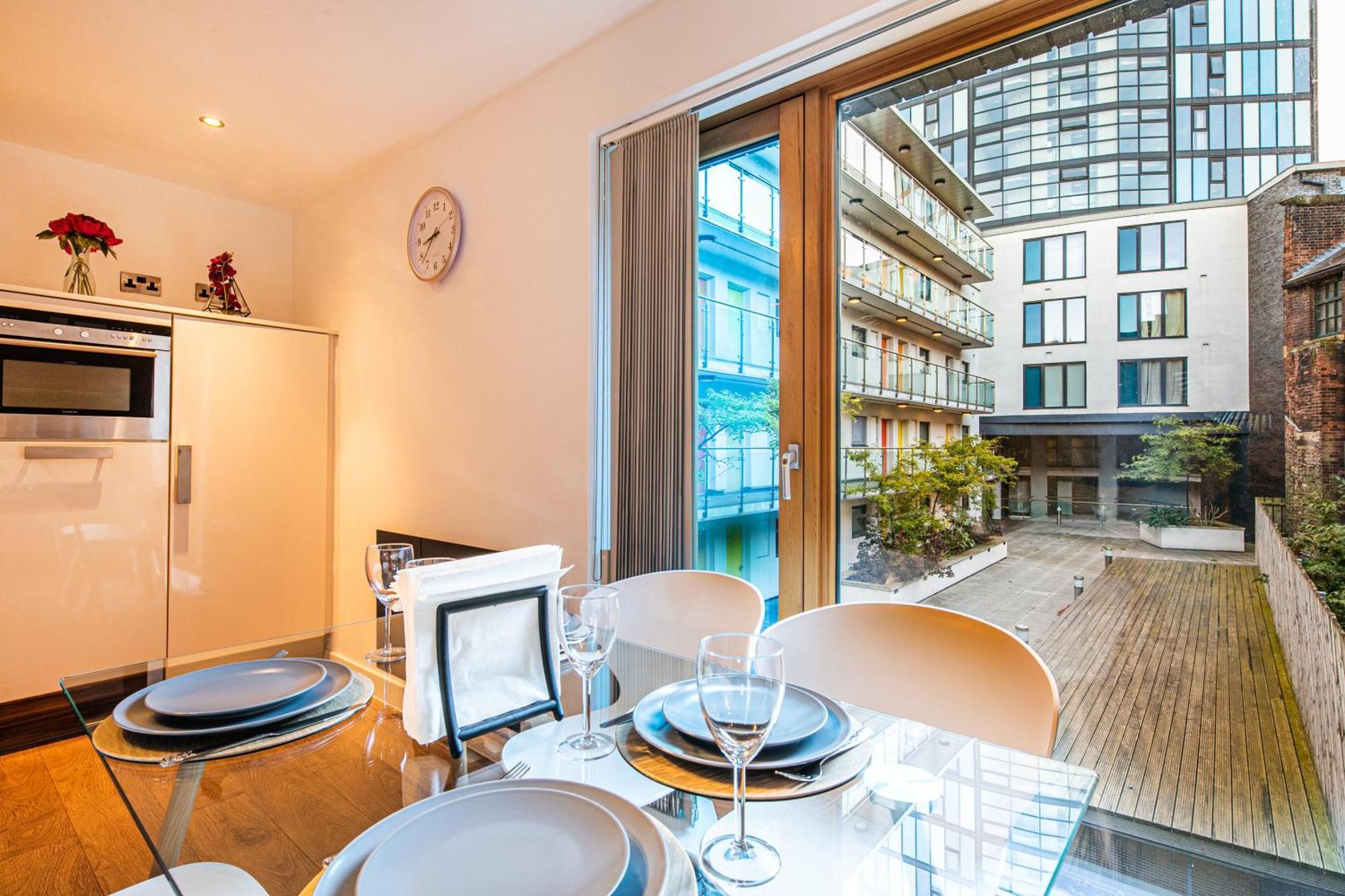 Stylish 2 Bed Apt 18 - City Centre, Free Parking, Espresso Machine & Netflix - Hosted By Stay Host Save เชฟฟิลด์ ภายนอก รูปภาพ