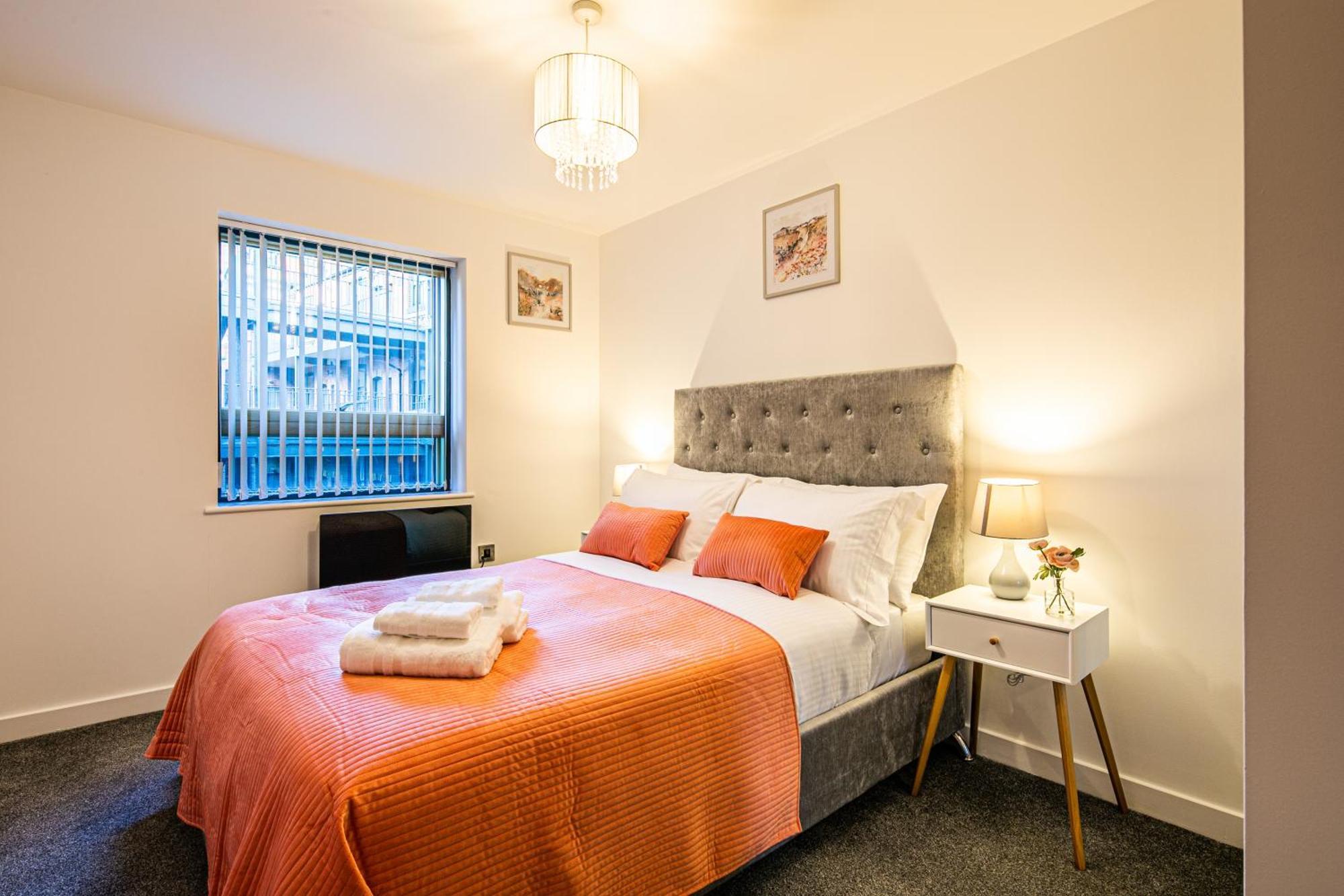 Stylish 2 Bed Apt 18 - City Centre, Free Parking, Espresso Machine & Netflix - Hosted By Stay Host Save เชฟฟิลด์ ภายนอก รูปภาพ