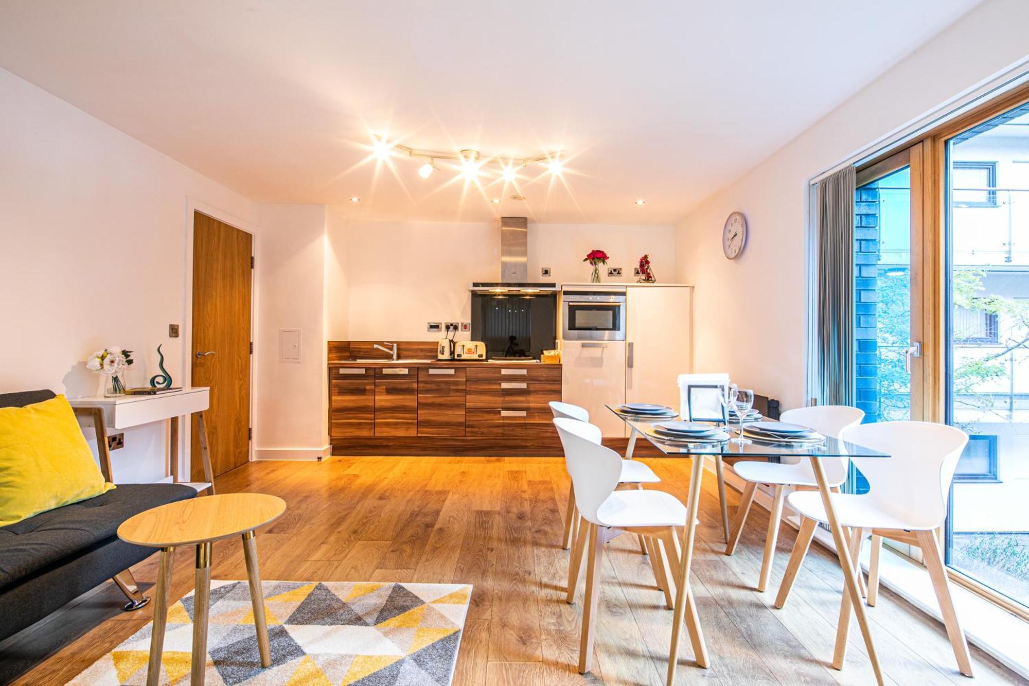 Stylish 2 Bed Apt 18 - City Centre, Free Parking, Espresso Machine & Netflix - Hosted By Stay Host Save เชฟฟิลด์ ภายนอก รูปภาพ