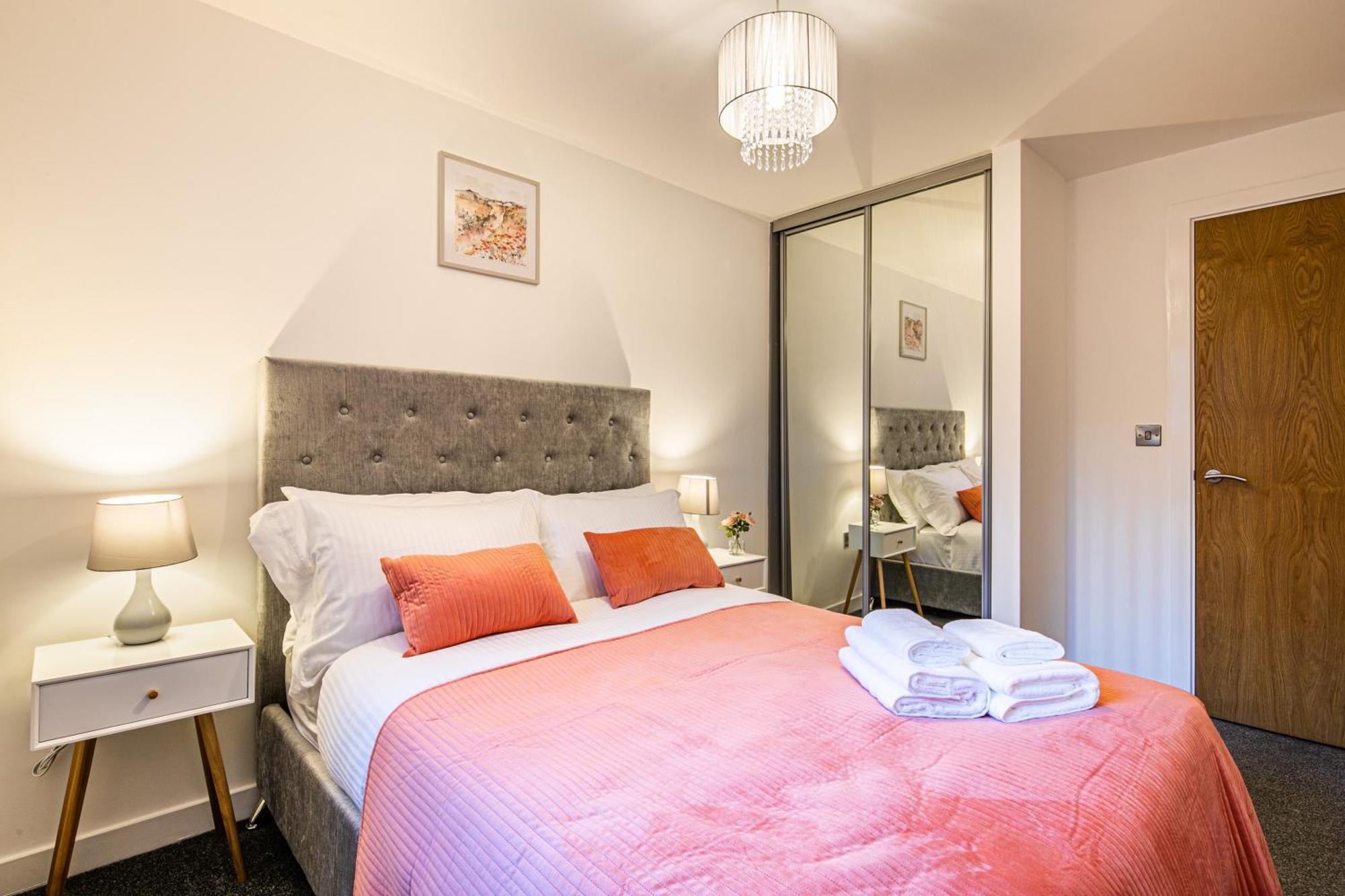 Stylish 2 Bed Apt 18 - City Centre, Free Parking, Espresso Machine & Netflix - Hosted By Stay Host Save เชฟฟิลด์ ภายนอก รูปภาพ
