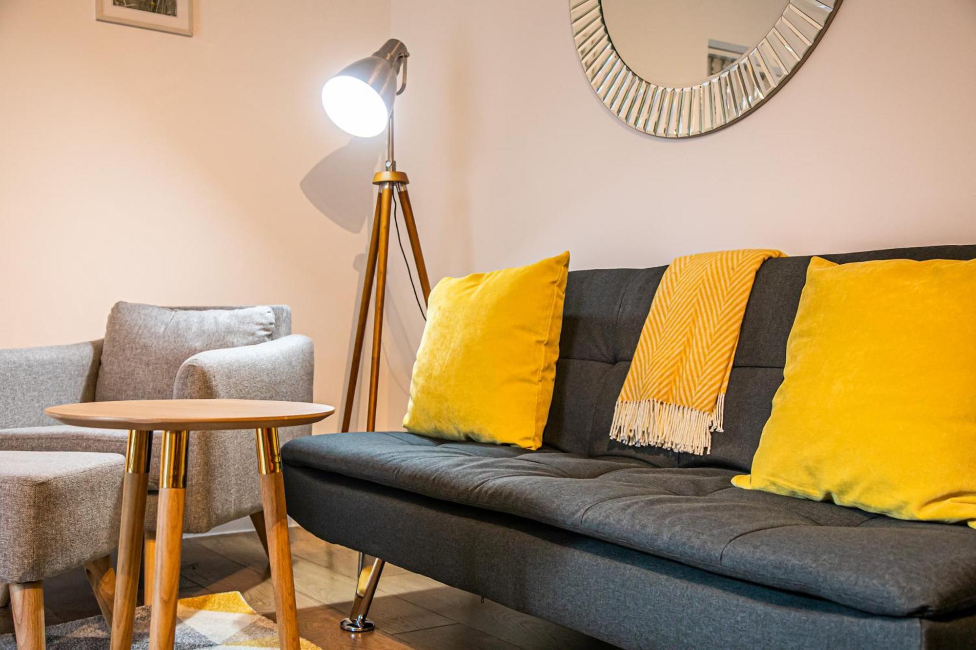 Stylish 2 Bed Apt 18 - City Centre, Free Parking, Espresso Machine & Netflix - Hosted By Stay Host Save เชฟฟิลด์ ภายนอก รูปภาพ