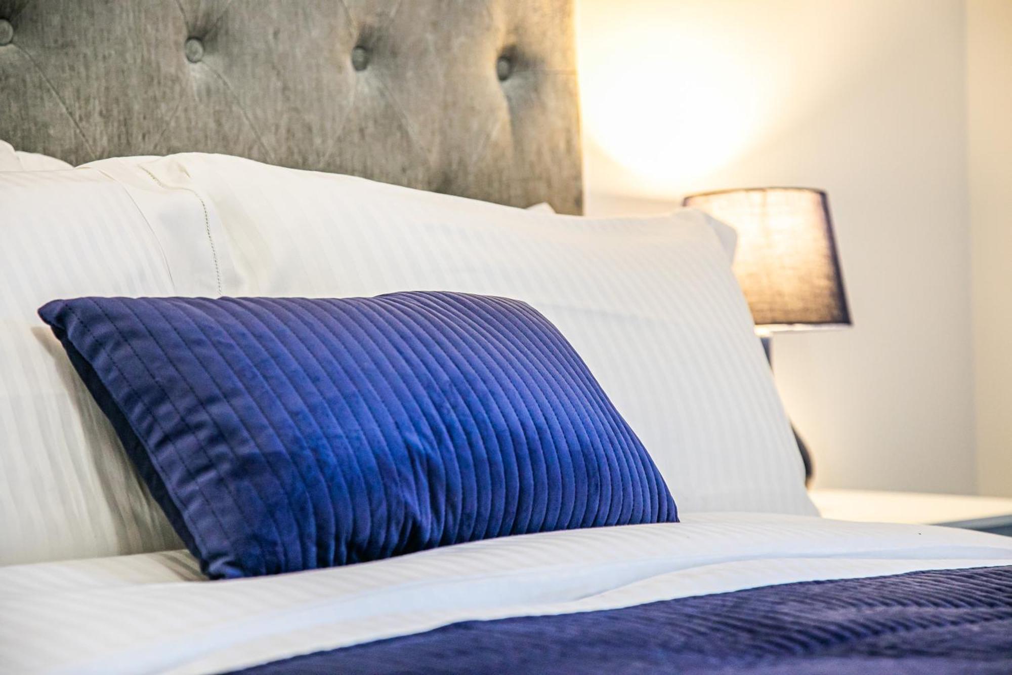 Stylish 2 Bed Apt 18 - City Centre, Free Parking, Espresso Machine & Netflix - Hosted By Stay Host Save เชฟฟิลด์ ภายนอก รูปภาพ