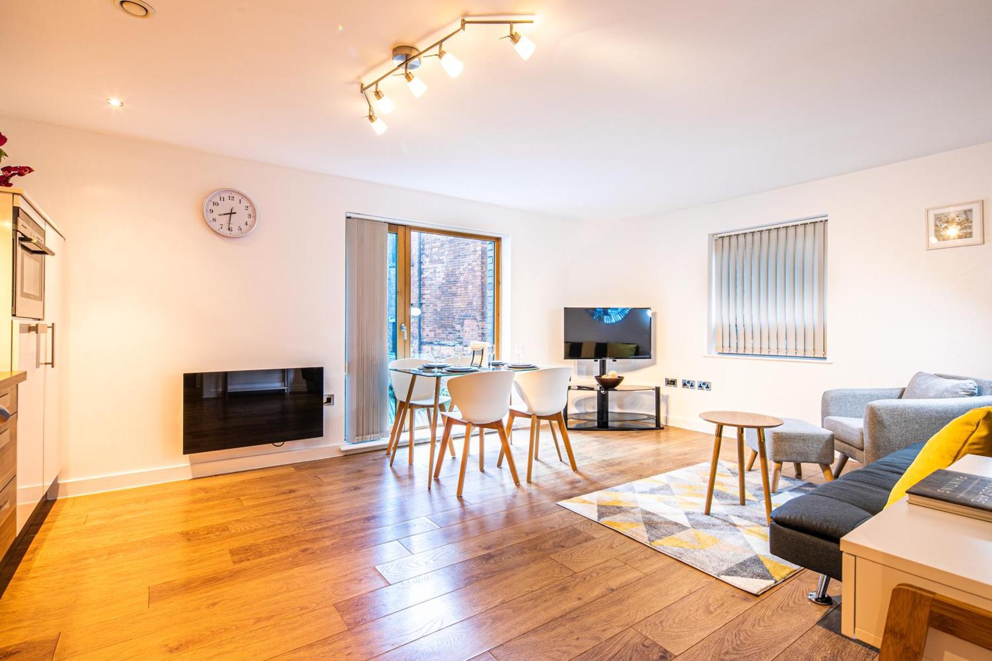 Stylish 2 Bed Apt 18 - City Centre, Free Parking, Espresso Machine & Netflix - Hosted By Stay Host Save เชฟฟิลด์ ภายนอก รูปภาพ
